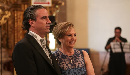  Fernando Güemes con su mamá Maricarmen Reynoso.