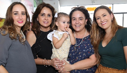  Ángeles Mahbub, Maru Martínez, Miriam Flores y Laura Cadena.