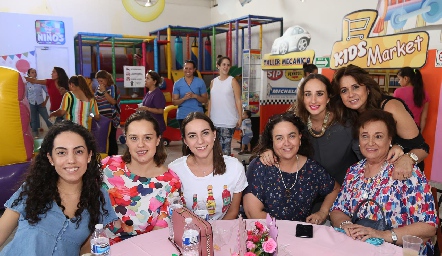 Ale Zepeda, Ale Martínez, Andrea Villasana, Miriam Flores, Ángeles Mahbub, Maru Martínez y Maruca Flores.