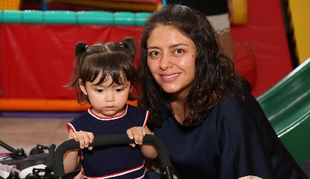  María Eugenia Dimas y Gabriela Monternach.