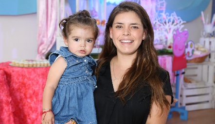  Sofía Castañón y Jessica Ferretis.