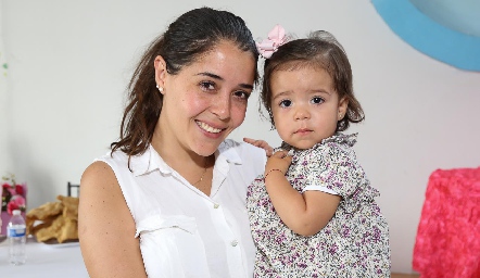  Claudia Llamas y María Emilia.