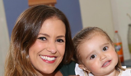  Laura Cadena y Ángeles.