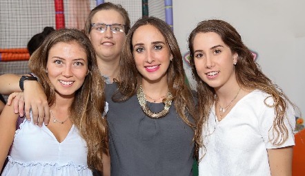 Elizabeth Treviño, Sofía Torres, Ángeles Mahbub y Mónica Torres.