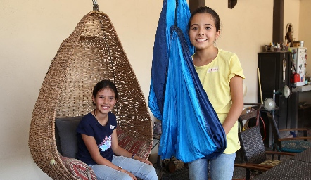  Valeria y Romina.
