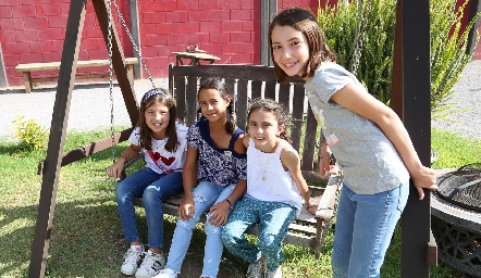  Alexia, Isabel, Pía y Paloma.