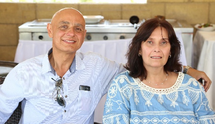  Roberto Fernández y Berenice Hermosillo .