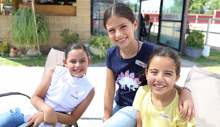  Alexa, Valeria y Romina.