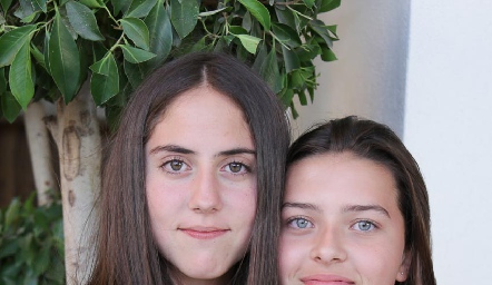  María y Victoria.