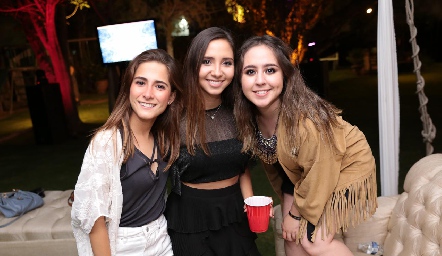 Tania Romero, Pao Corea y Pau Alonso.