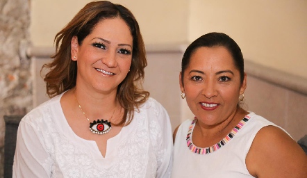  Mónica Hernández y Martha Moreno.