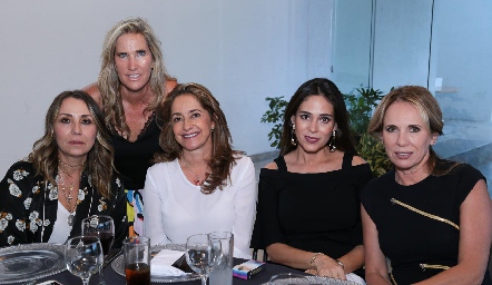  Roxana Serna, Claudia Quiroz, Patricia Gaviño, Maribel Lozano y Lupita Pereda.