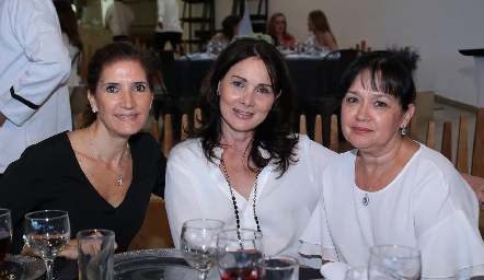  María Dolores Hernández, Vicky Fernández y Lourdes de la Mora.