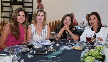  Martha Díez Gutiérrez, Carmen de Velasco, Margarita Martínez y Mucia Salazar.