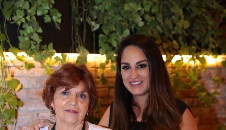  María Eugenia Díaz del Castillo y Gloria Leal.