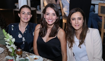  Carla Rocha, Paloma González y Valeria González.