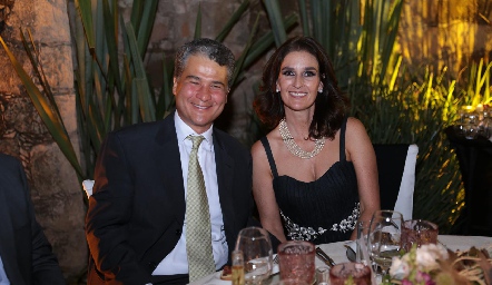  Mauricio y Marisol Martínez.