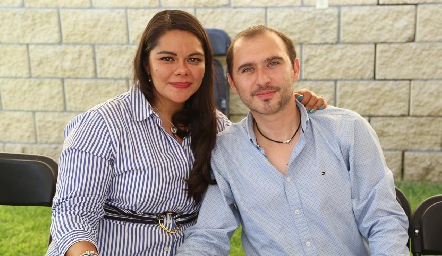  Martha Alicia Acevedo y Oliverio López.