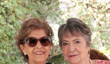 Rosa María Álvarez y María Eugenia Ugalde.