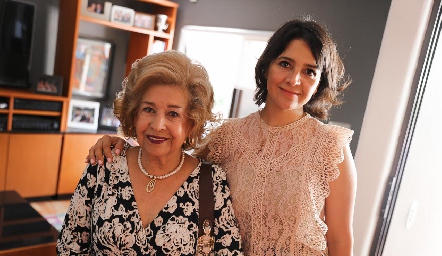  Ofelia Mendoza y Claudia Guerra.