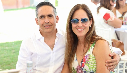  Arturo Hinojosa y Adriana Pedroza.
