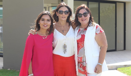  Lorena Torres, Claudia Artolózaga y Deyanira Cázares.
