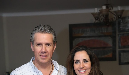  Mariana Ávila con su esposo José Luis Navarro.