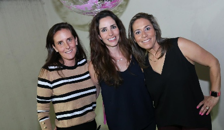  Paola Meade, Mariana Ávila y Michelle Zarur.
