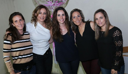  Paola Meade, Natalia Sáenz, Mariana Ávila, Michelle Zarur y Arlette Robles.