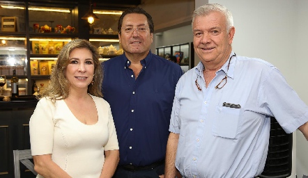  Lorena de la Parra, Rafael Olvera y Armando de la Parra.