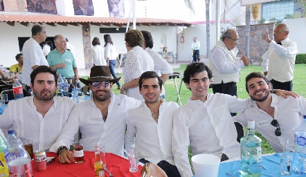  Francisco Arellano, Diego Valdez, Rodrigo Pérez, Fernando Pérez y Alejandro Pérez.