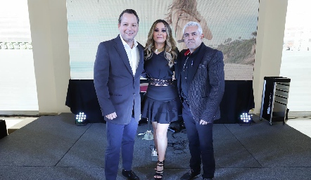  Abelardo Díaz, Bety Saldaña y Víctor Padilla.