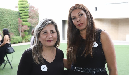  Gabriela Lomelí y Rebeca Martínez.