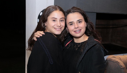  Alexia Revuelta y Paulina Valle.