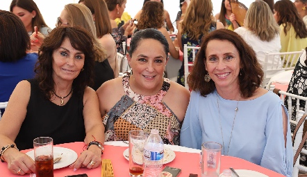  Claudia Sánchez, Laura Rodríguez y Carmen Bravo.