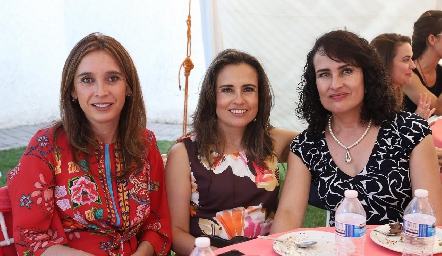 Betilú Sánchez, Alejandra y Rosa Viramontes.