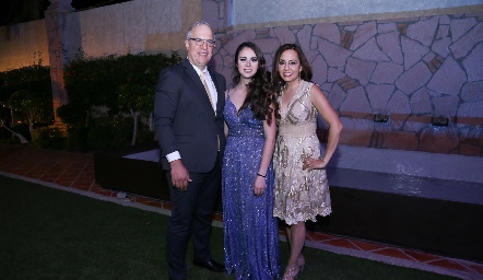  Juan Carlos Machado y Tania Galindo con su hija.