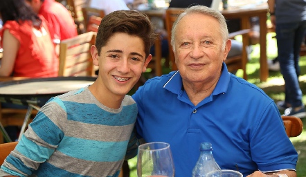 Ramón Muñoz con su nieto Ramón.