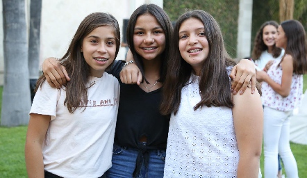 Romina, Camila y Sofía.