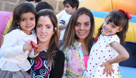  María Andrea, Karla Zámano, María Paula Romo y Rocío.