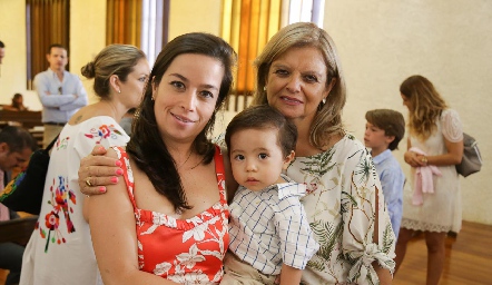  Maru Alvarado con su hijo y su mamá Ana Zermeño.