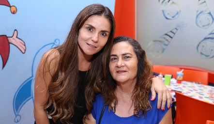  Claudia Pérez y Azucena de Pérez.
