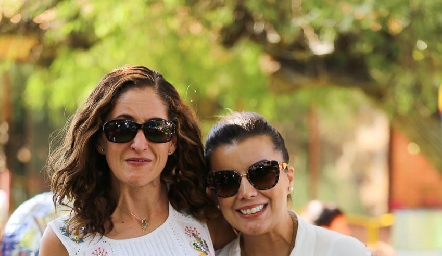  Ana Nava y Elvia Hernández.