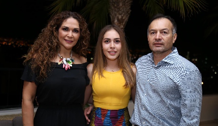  Roxana, Daniela y Héctor Herrera.