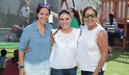 Lore Lara, Gris Casas y Juliette Andrade.