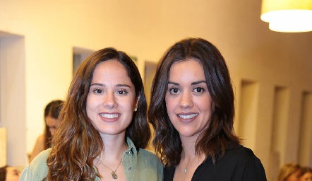 Adriana Narváez y Pía González.