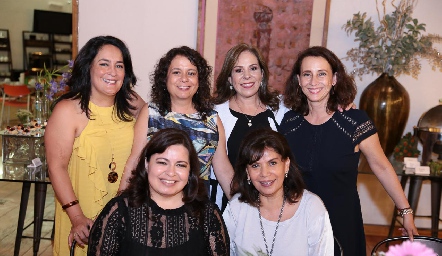 Laura Rodríguez, Lucía Bravo, Laura Álvarez, Carmen Bravo, Flor Isela Martínez y y Tita Ruiz.