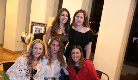 Andrea Lorca, Priscila Gordoa, Ana Paula Delgado, Montserrat Lapuente y María Páramo.