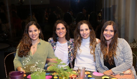 Adriana Narváez, María José Aranda, Bárbara Portales y Alejandra Castelo.