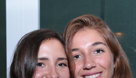  Paola Correa y Priscila Martínez.